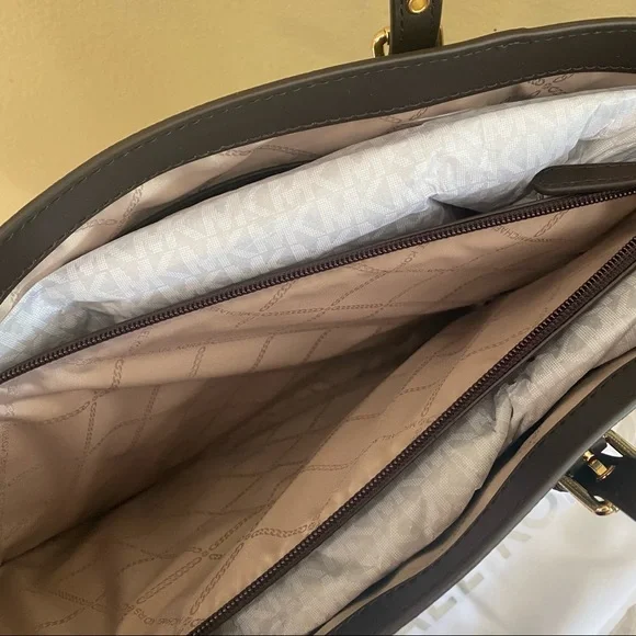 Last one✨Michael Kors large voyager shoulder tote bag - Picture 12 of 16